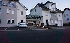 Feriendomizil&Weingut Roussel mit Restaurant La Bonne Adresse